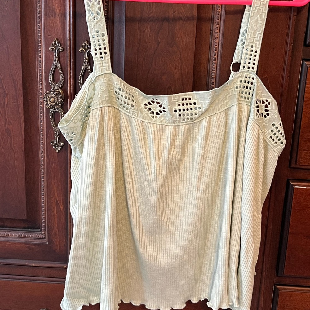 Lace loose fitted tank!